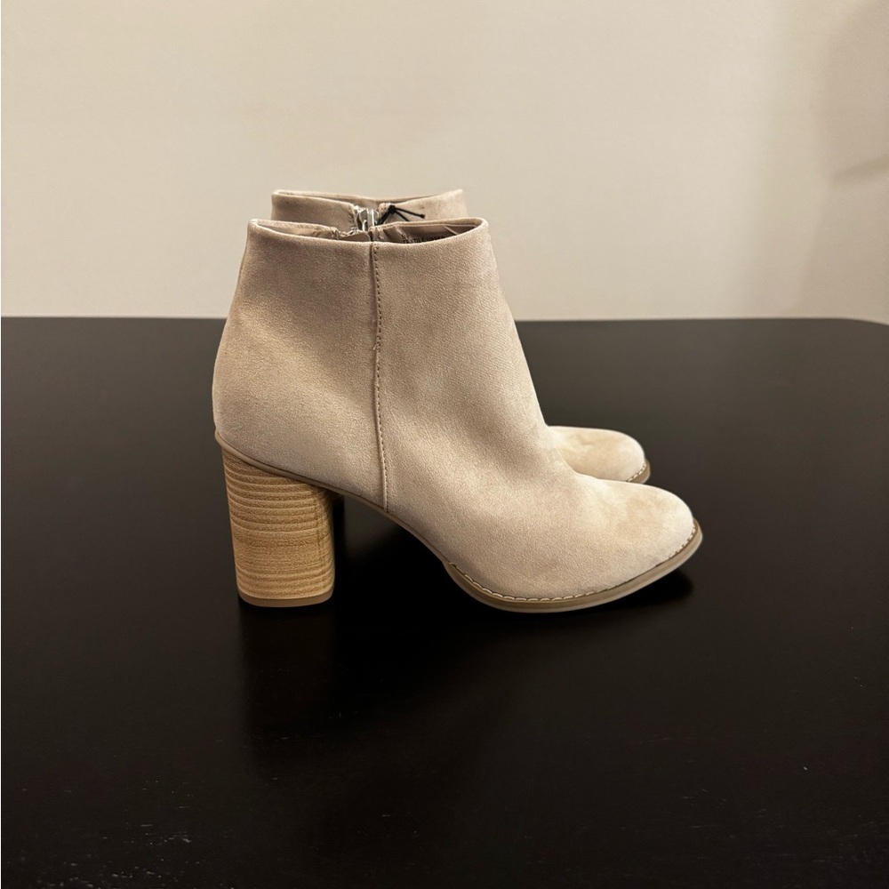 dv by Dolce Vita tan booties- size 9.5